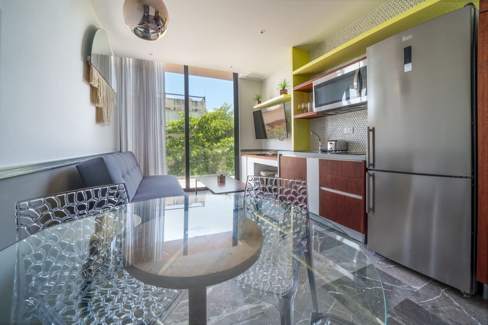 Design Condo | Private kitchen | Microwave, dishwasher, coffee/tea maker, toaster