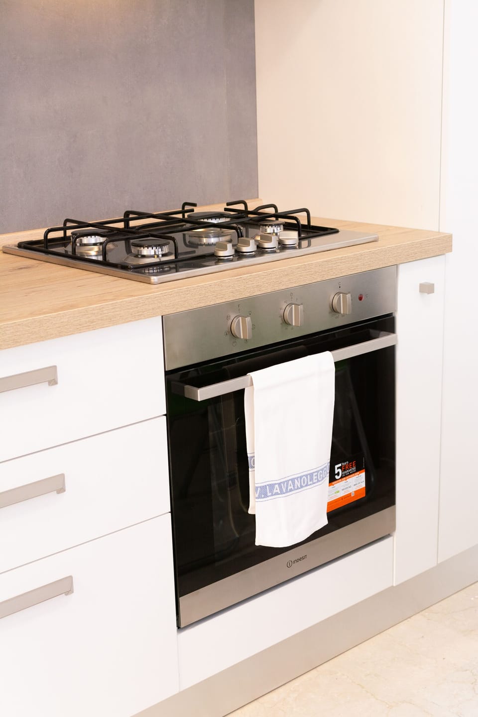 Apartment | Private kitchen | Fridge, oven, stovetop, electric kettle