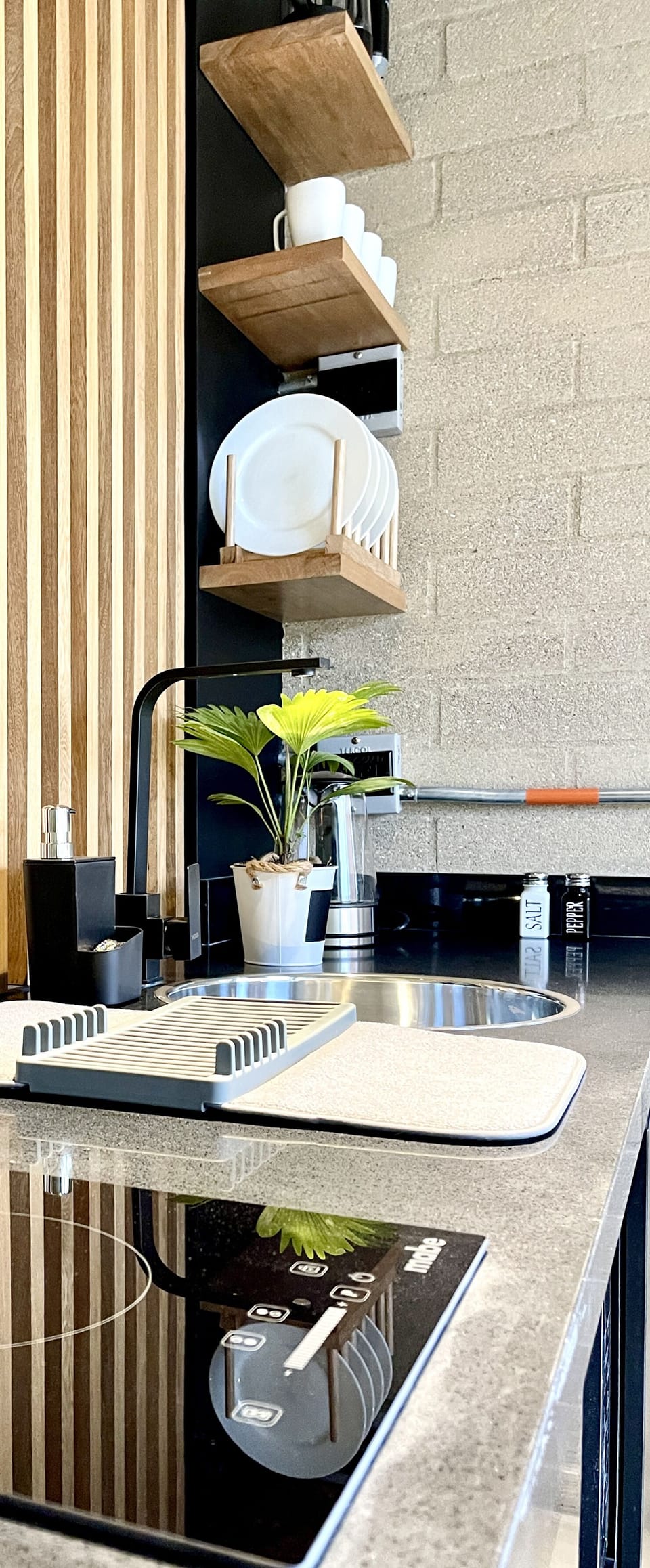 Signature Studio Suite | Private kitchen