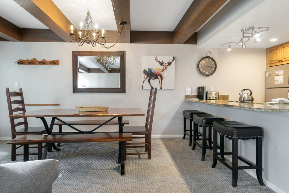 Condo, 2 Bedrooms | Dining