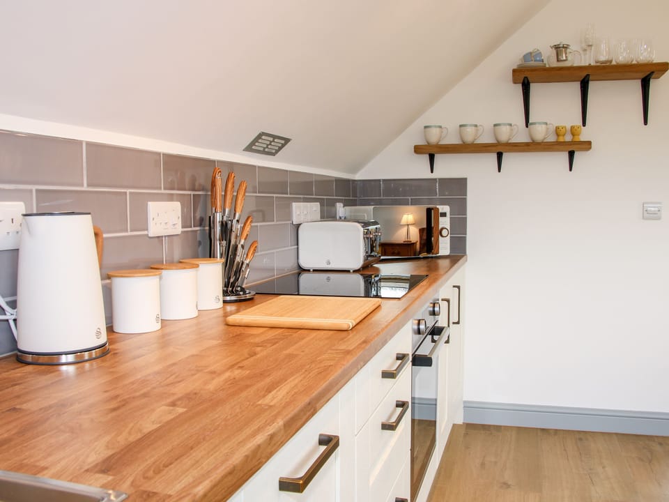 Cottage | Private kitchen | Fridge, microwave, dishwasher, electric kettle