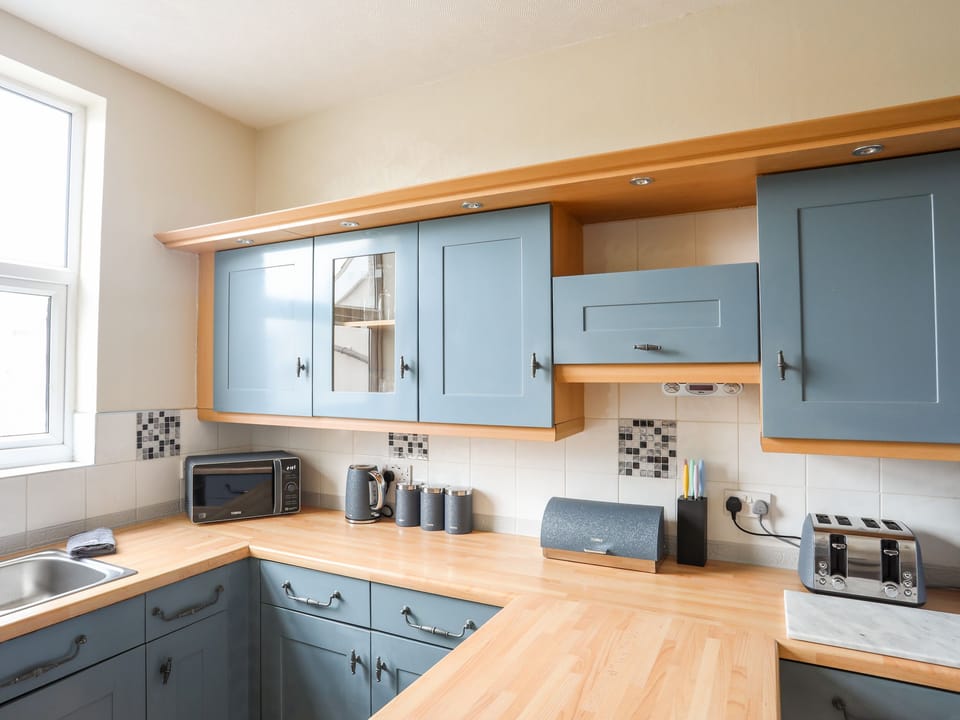 Cottage | Private kitchen | Fridge, dishwasher, electric kettle, toaster