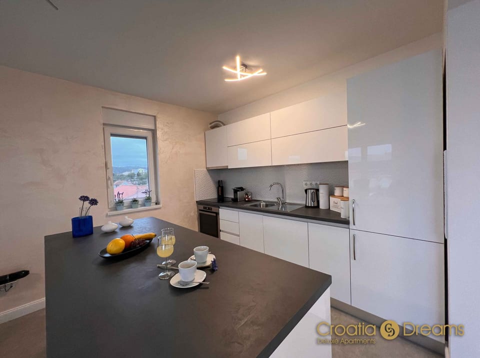 Apartment, 3 Bedrooms, Smoking, Balcony | Interior
