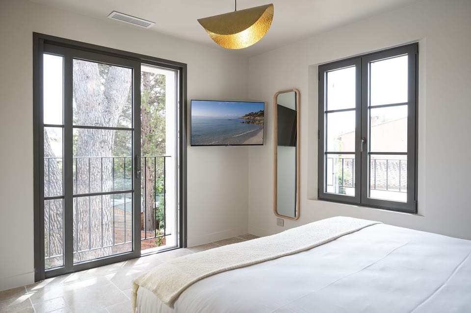 Chambre prestige piscine | Premium bedding, in-room safe, soundproofing, free WiFi