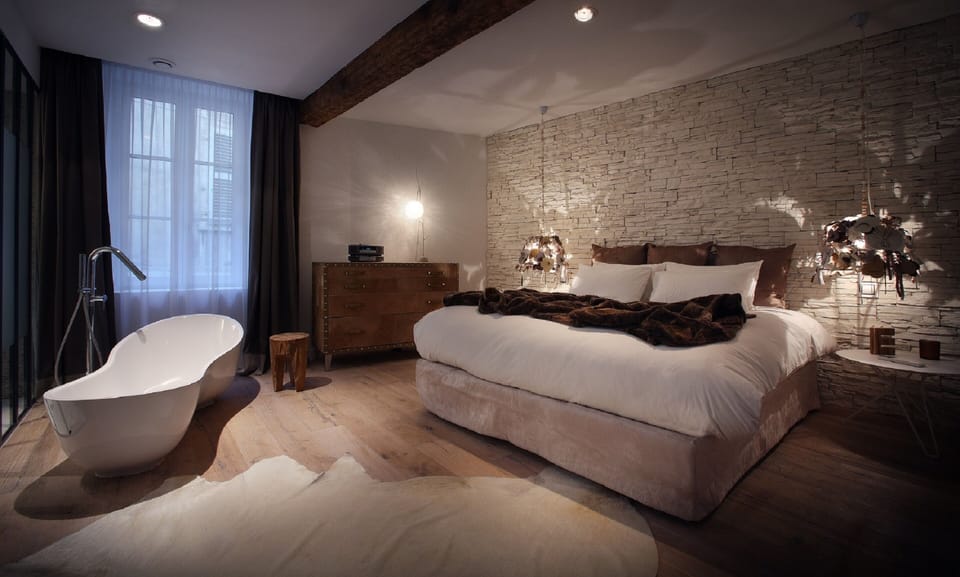 Premium bedding, pillowtop beds, minibar, in-room safe