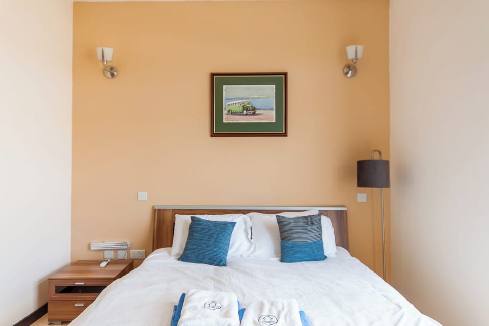 Family House, Multiple Bedrooms, 2 Bathrooms (Harbour Views Gozitan Villa + Shared) | 2 bedrooms, free WiFi, bed sheets