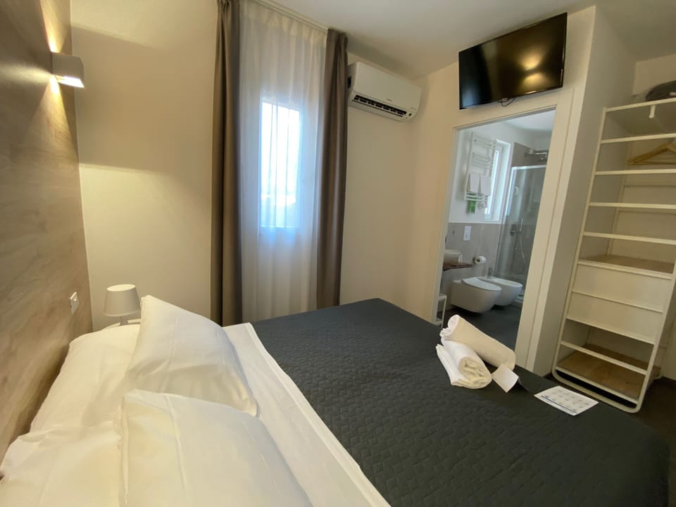 Minibar, desk, free WiFi, bed sheets