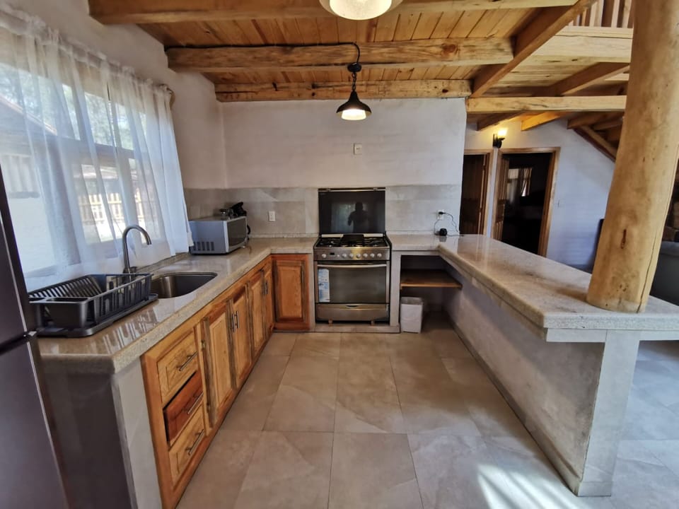 MEDIANA 14 PERSONAS | Private kitchen | Fridge, microwave, dining tables