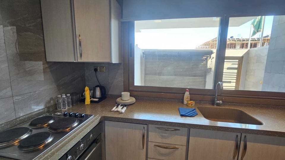 Comfort Villa | Private kitchen | Fridge, microwave, stovetop, electric kettle