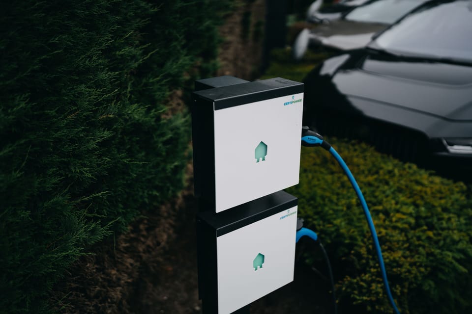 Electric vehicle charging station