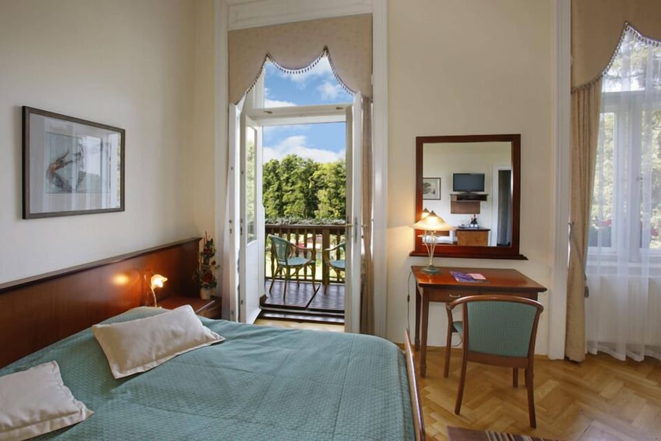 Minibar, in-room safe, desk, blackout drapes