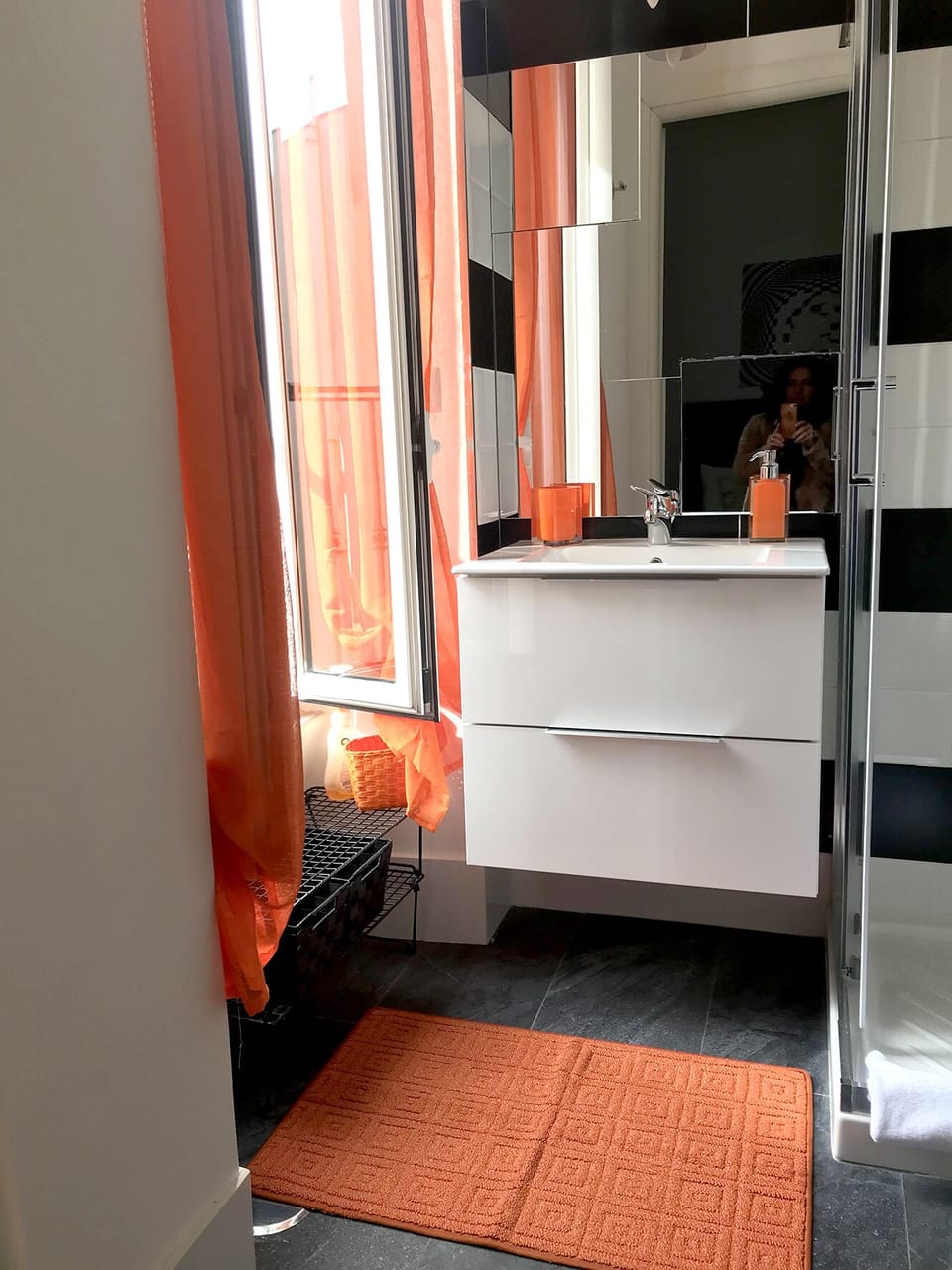 Double or Twin Room | Bathroom | Shower, rainfall showerhead, free toiletries, hair dryer