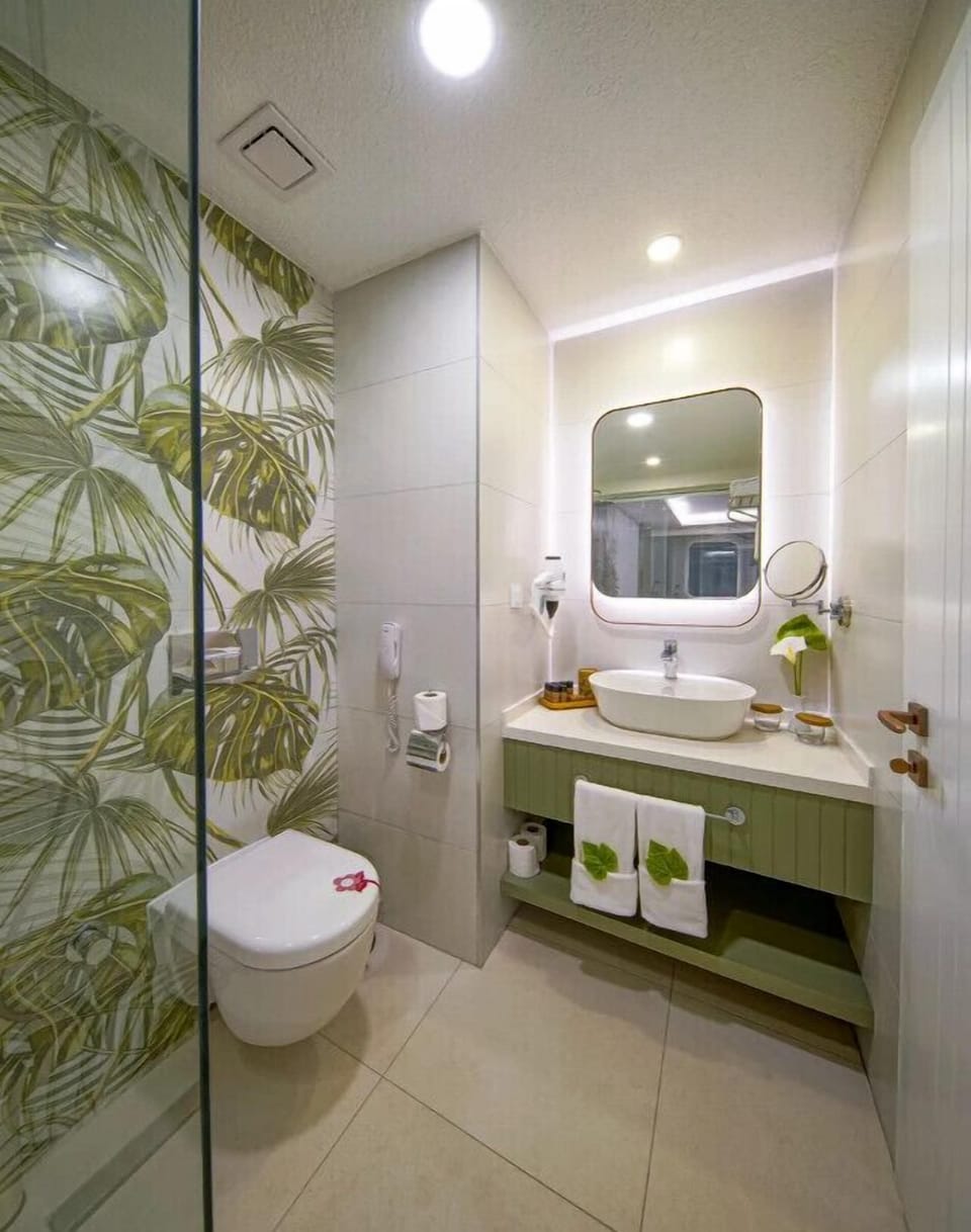 Free minibar, in-room safe, desk, free WiFi