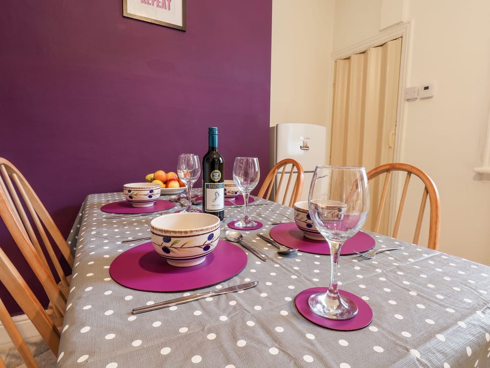 Cottage | Dining
