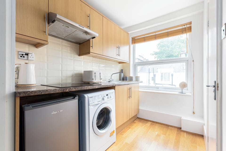 Studio | Private kitchen | Fridge, oven, stovetop, toaster