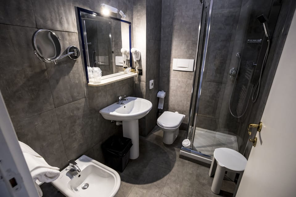 Shower, rainfall showerhead, free toiletries, hair dryer