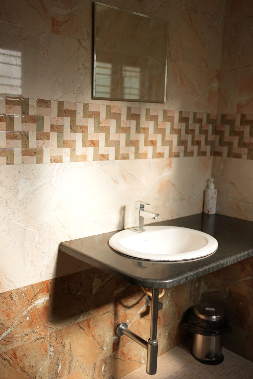 Honeymoon Room | Bathroom | Shower, bathrobes, bidet, towels