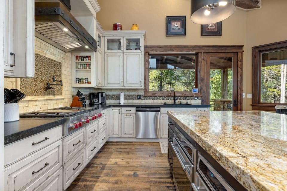 House, Multiple Bedrooms | Private kitchen | Fridge, oven, stovetop, coffee/tea maker