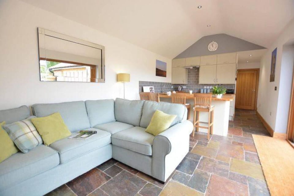 Cottage | Living room | Fireplace