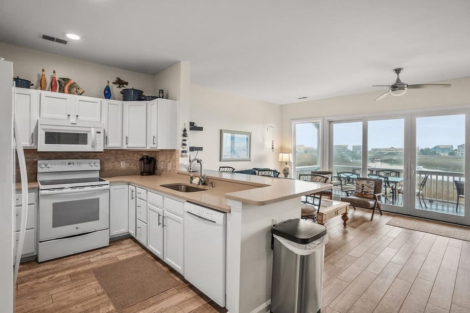 House, Multiple Beds, Balcony, Ocean View | Private kitchen | Coffee/tea maker