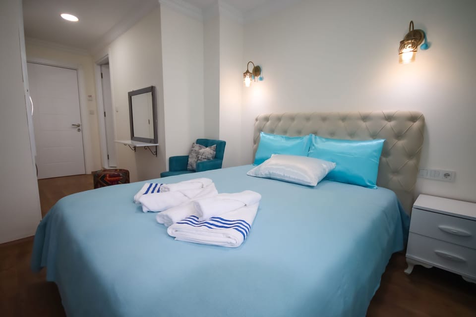 Deluxe Room, 1 Double Bed | Premium bedding, iron/ironing board, free WiFi, bed sheets