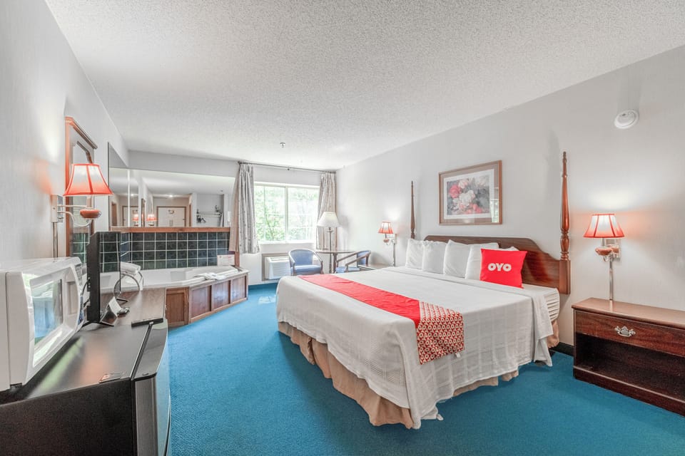 Romantic Suite, Jetted Tub | Blackout drapes, soundproofing, iron/ironing board, free WiFi