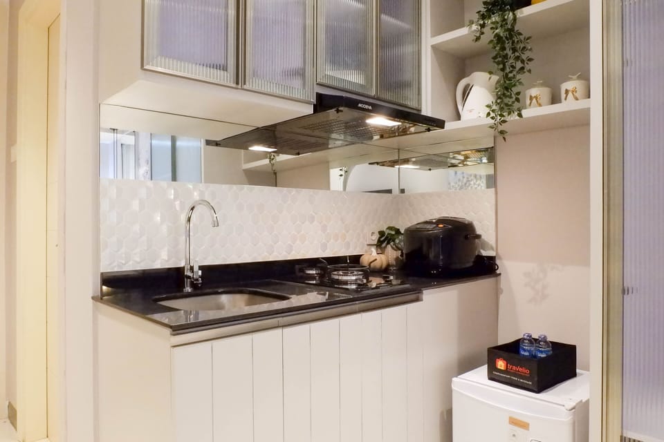 Room | Private kitchen | Fridge, stovetop, cookware/dishes/utensils