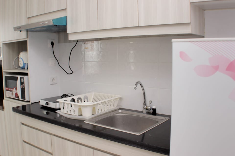 Fridge, microwave, stovetop, cookware/dishes/utensils