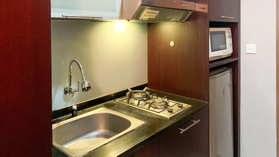 Fridge, microwave, stovetop, cookware/dishes/utensils