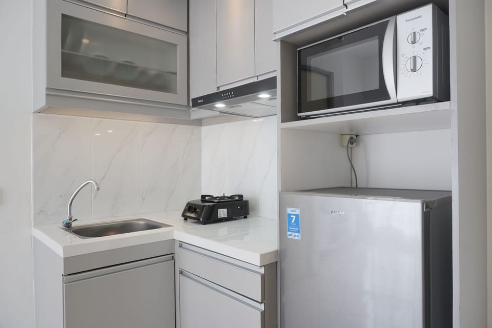 Room | Private kitchen | Fridge, stovetop, cookware/dishes/utensils