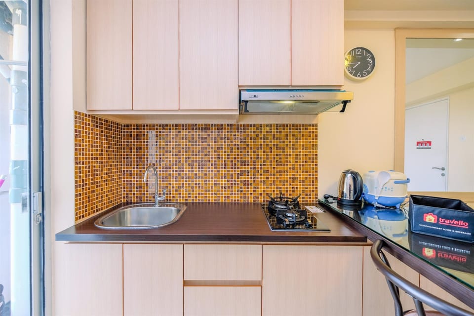 Room | Private kitchen | Fridge, stovetop, cookware/dishes/utensils