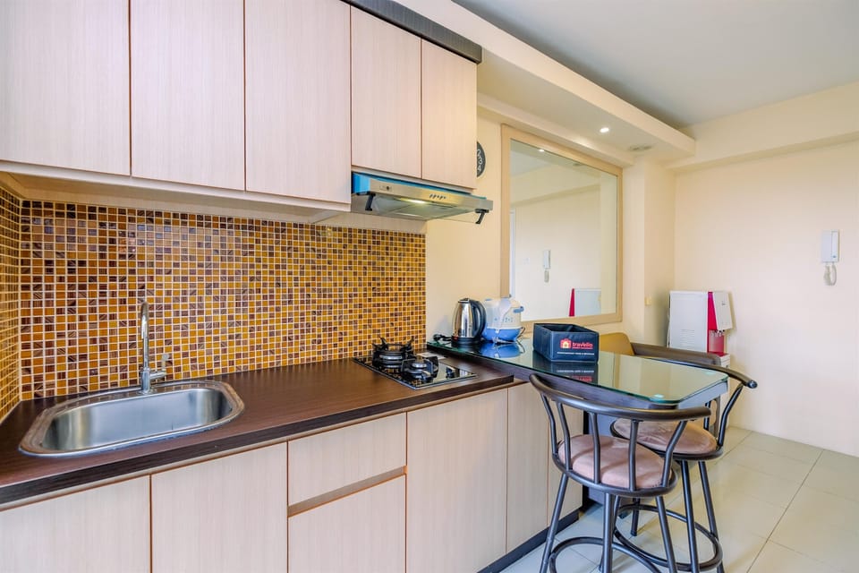 Fridge, stovetop, cookware/dishes/utensils