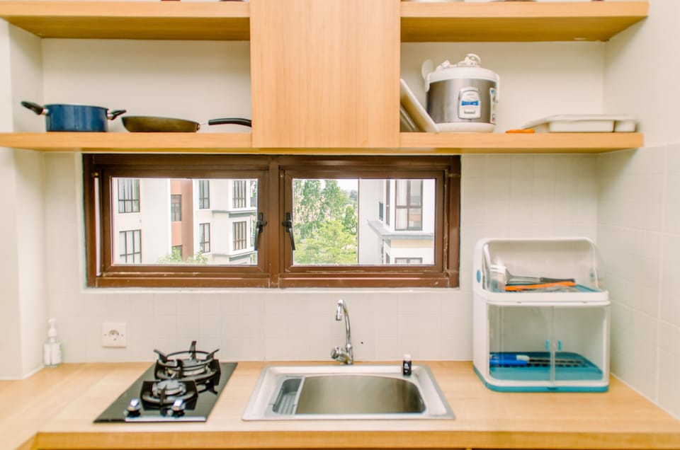 Fridge, stovetop, cookware/dishes/utensils