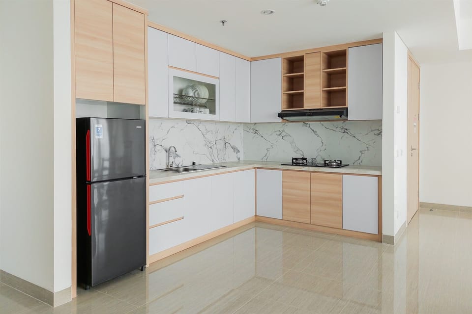 Fridge, stovetop, cookware/dishes/utensils