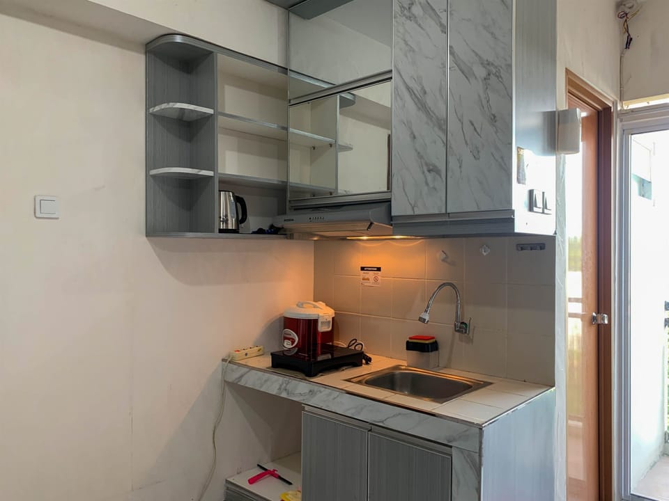 Room | Private kitchen | Fridge, stovetop, cookware/dishes/utensils
