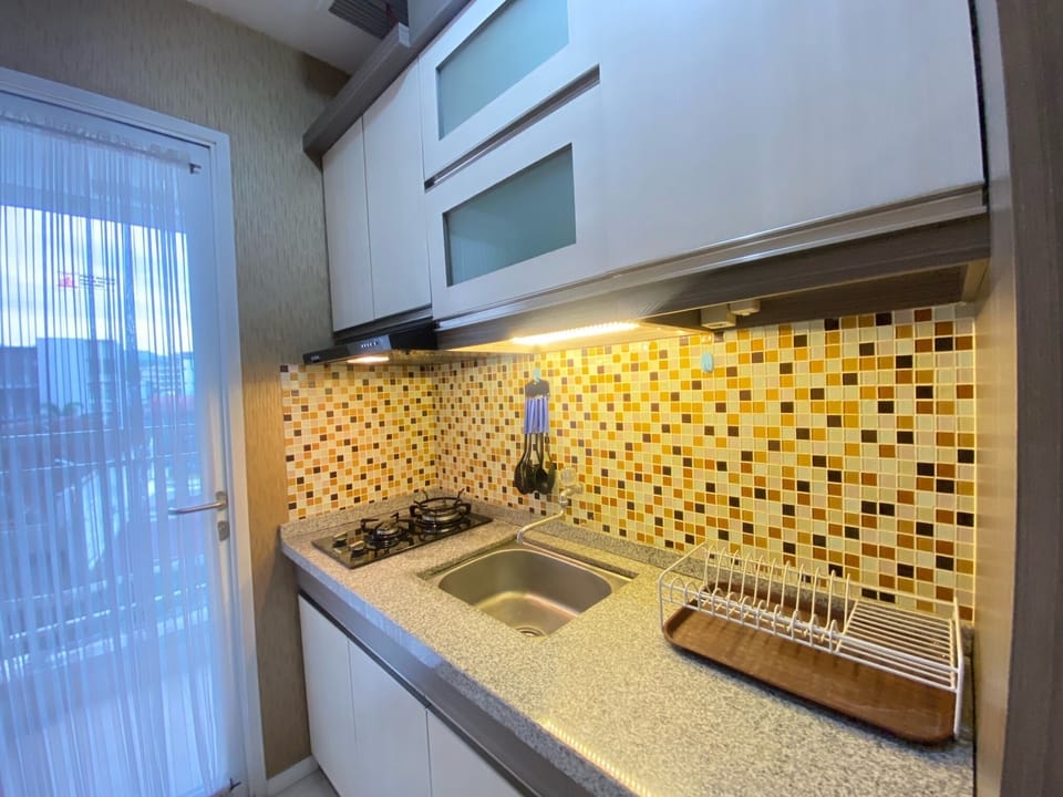 Room | Private kitchen | Fridge, stovetop, cookware/dishes/utensils