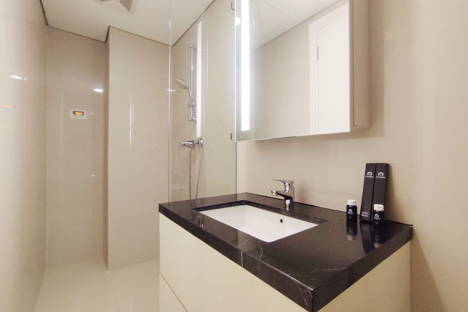 Room | Bathroom | Shower, free toiletries, towels