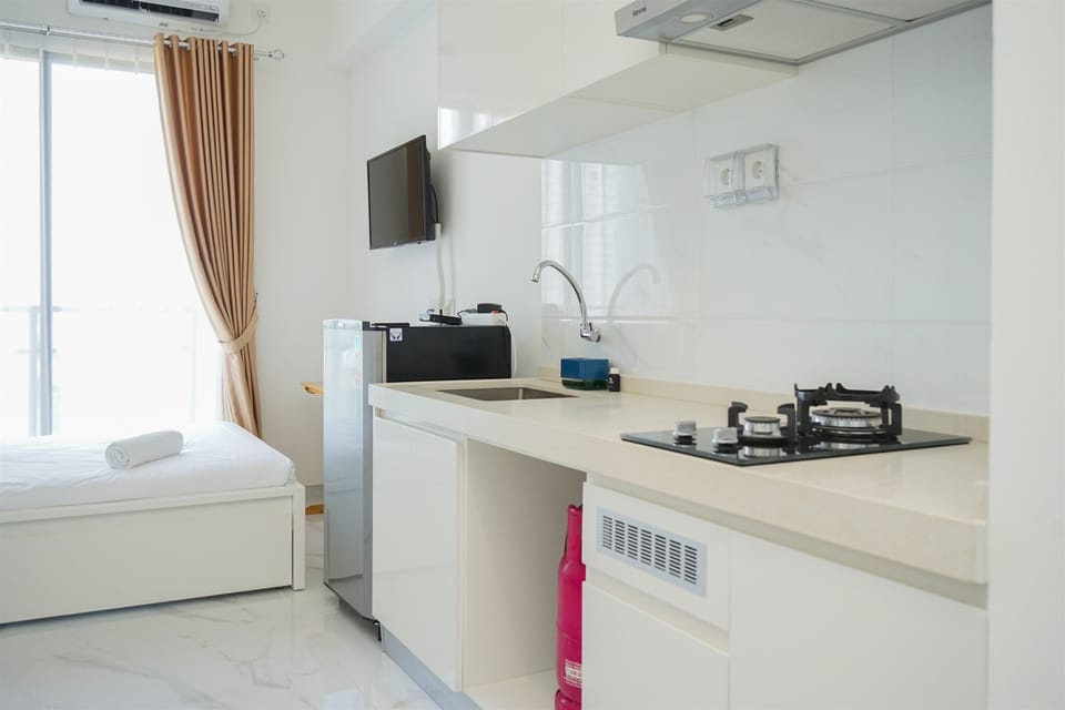 Room | Private kitchen | Fridge, stovetop, cookware/dishes/utensils