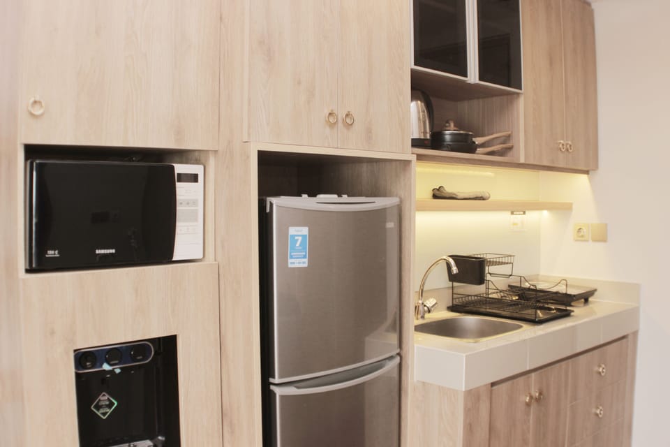 Fridge, microwave, stovetop, electric kettle