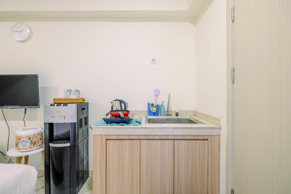 Room | Private kitchen | Fridge, stovetop, electric kettle, cookware/dishes/utensils