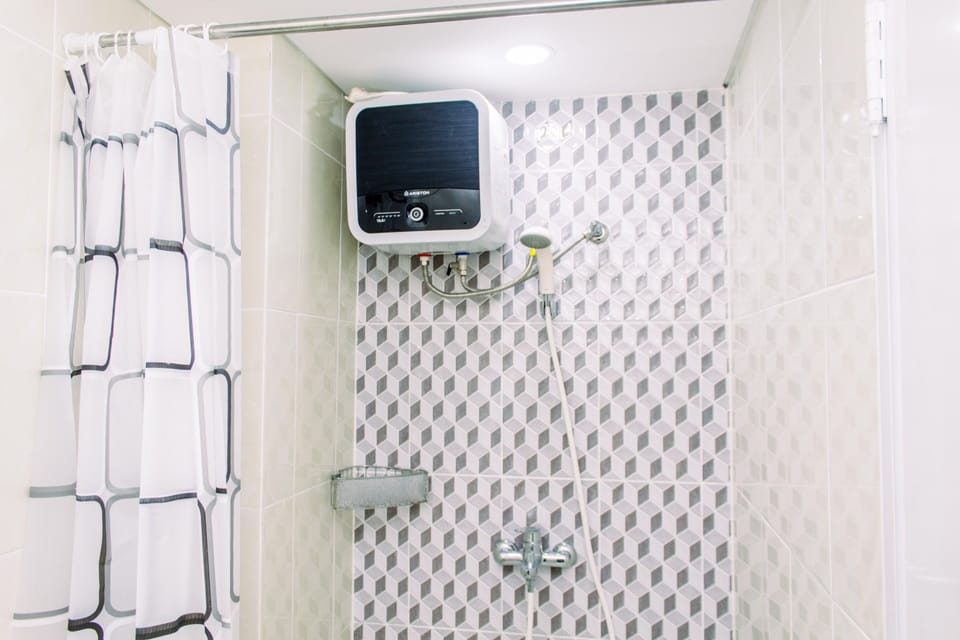 Room | Bathroom | Shower, free toiletries, towels