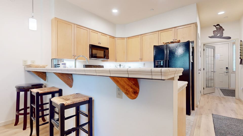 Condo, 2 Bedrooms | Private kitchen | Fridge, oven, coffee/tea maker, toaster