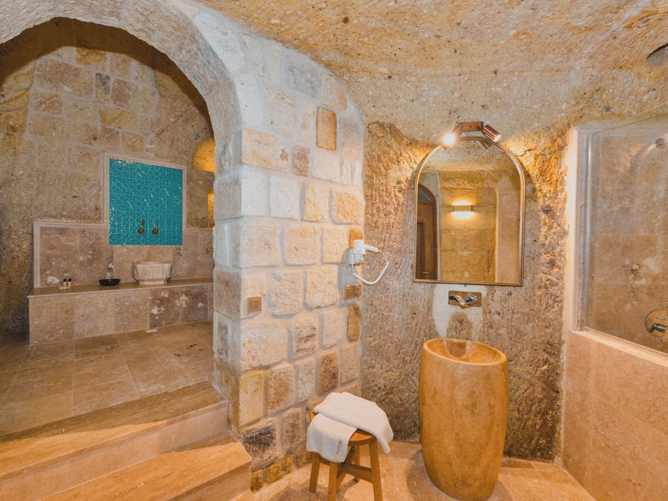 Duplex Cave Suite | Bathroom | Hair dryer, slippers, heated floors, towels