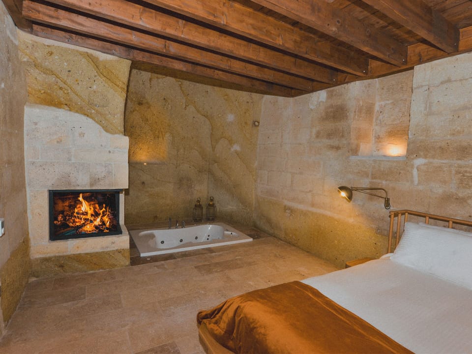 Duplex Cave Suite | Premium bedding, minibar, in-room safe, free WiFi