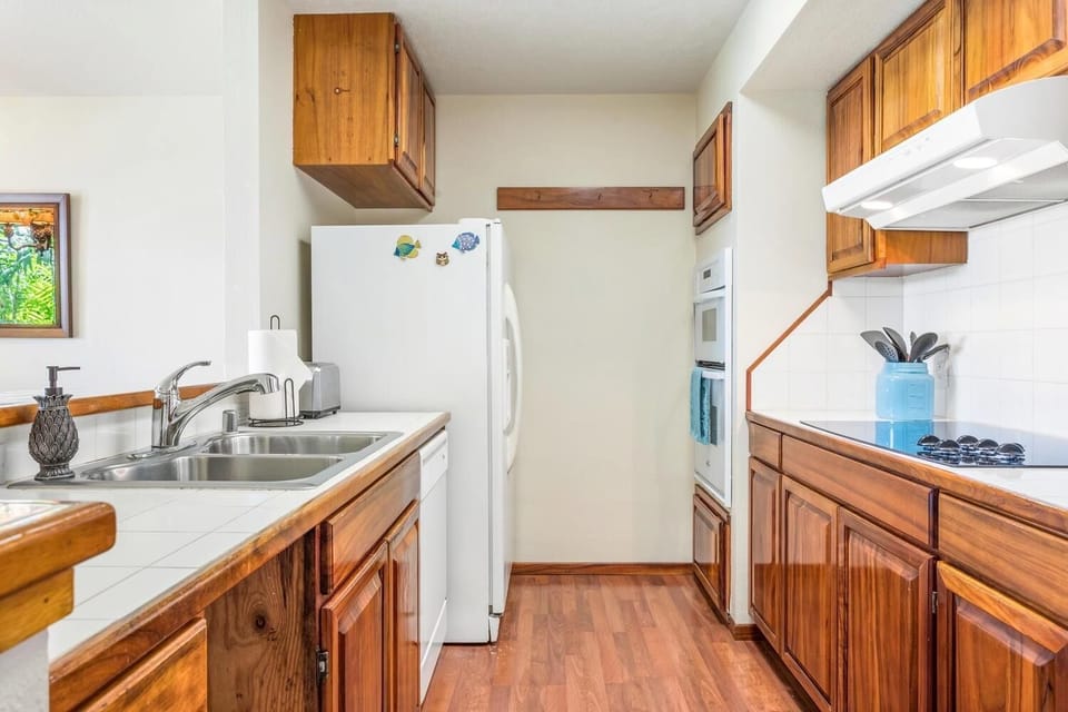 Condo, 1 King Bed with Sofa bed (Kahaluu Bay Villas #103) | Private kitchen | Paper towels