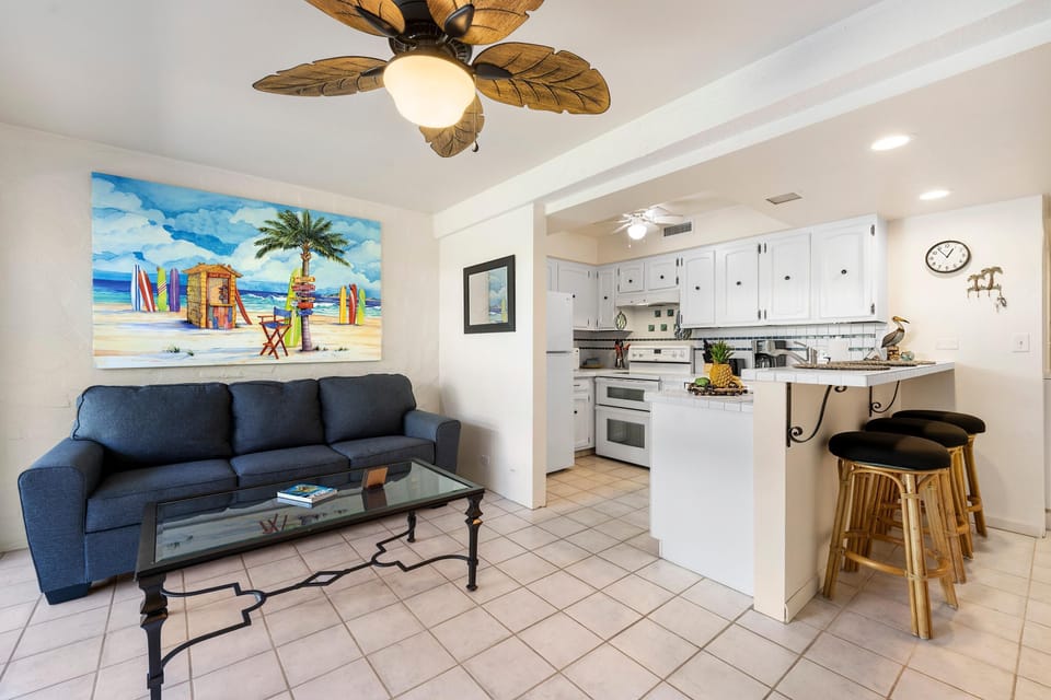 Condo, 1 King Bed with Sofa bed (Casa De Emdeko 105) | Living area