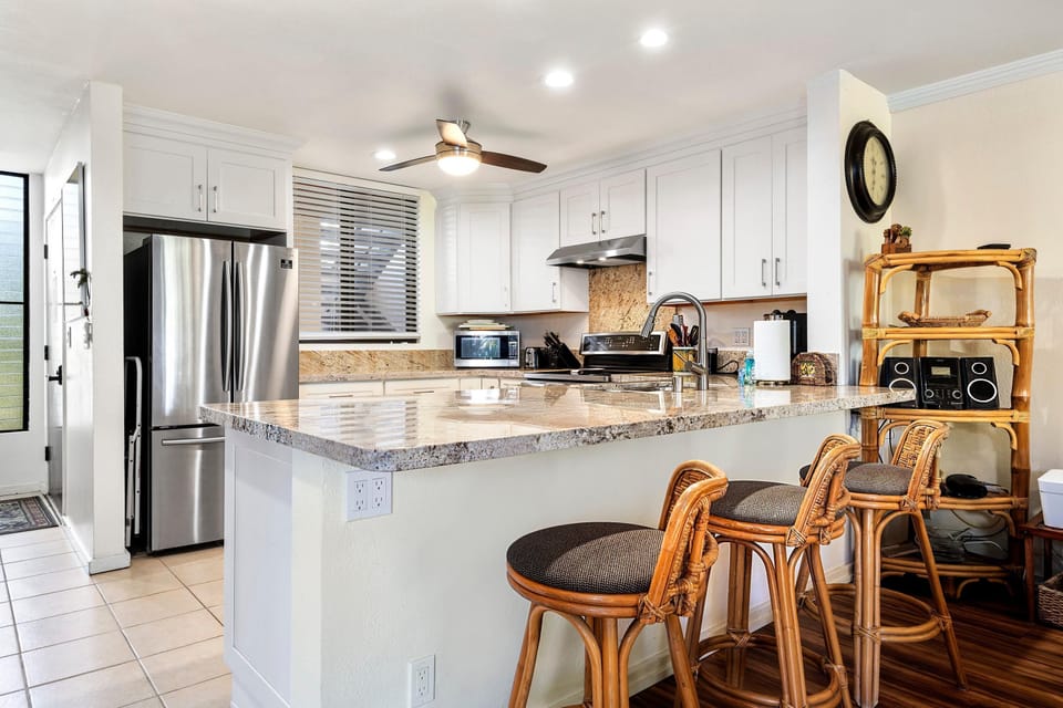 Condo, Multiple Beds (Keauhou Kona Surf & Racquet Club #8-1) | Private kitchen | Paper towels
