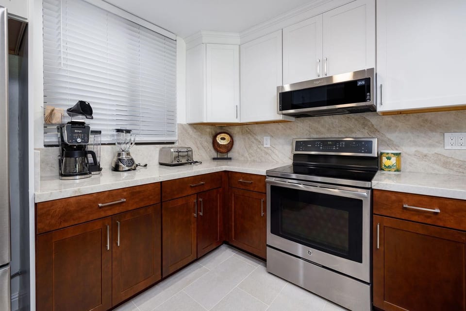 Condo, Multiple Beds (Keauhou Kona Surf & Racquet Club #8-1) | Private kitchen | Paper towels