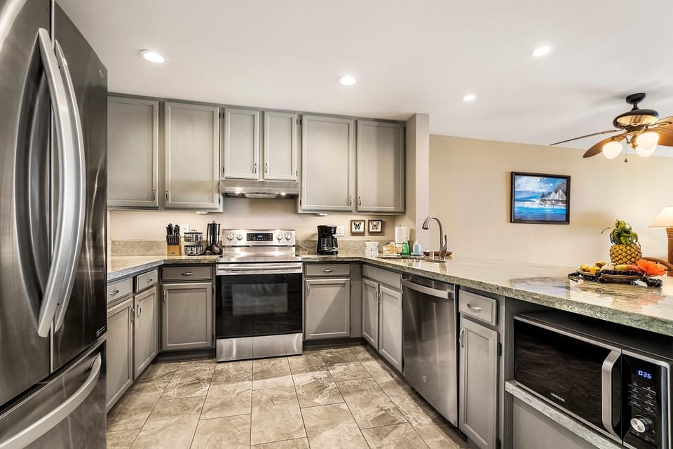 Condo, Multiple Beds (Keauhou Kona Surf & Racquet Club #5-1) | Private kitchen | Dishwasher, paper towels