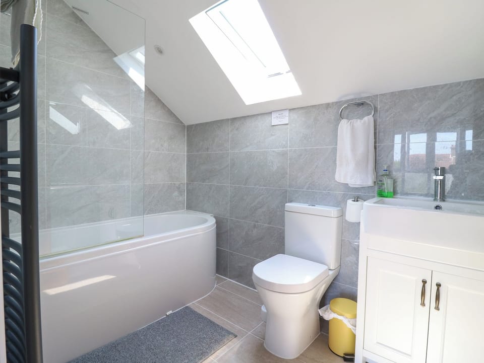Ninety Eight Cottage in Southend-on-Sea